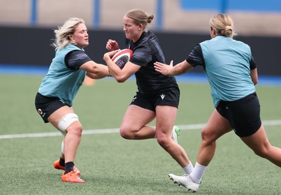 200625 - Wales Women Rugby Training Session -  Carys Cox during a training session in the build up to the two tests against Australia and the Women’s Rugby World Cup