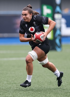 200625 - Wales Women Rugby Training Session -  Bryonie King during a training session in the build up to the two tests against Australia and the Women’s Rugby World Cup