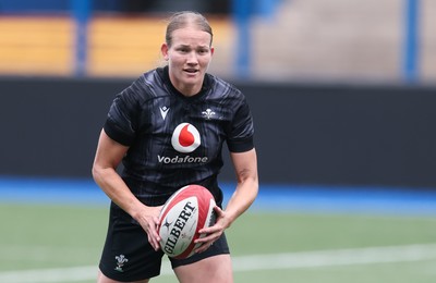 200625 - Wales Women Rugby Training Session -  Carys Cox during a training session in the build up to the two tests against Australia and the Women’s Rugby World Cup