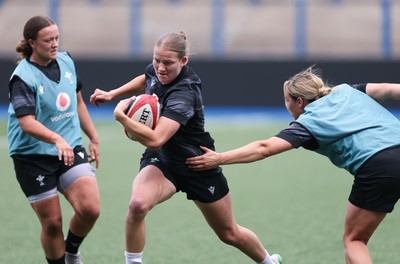 200625 - Wales Women Rugby Training Session -  Carys Cox during a training session in the build up to the two tests against Australia and the Women’s Rugby World Cup