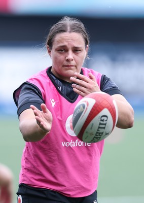 200625 - Wales Women Rugby Training Session - Jenni Scoble during a training session in the build up to the two tests against Australia and the Women’s Rugby World Cup