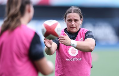 200625 - Wales Women Rugby Training Session - Jenni Scoble during a training session in the build up to the two tests against Australia and the Women’s Rugby World Cup
