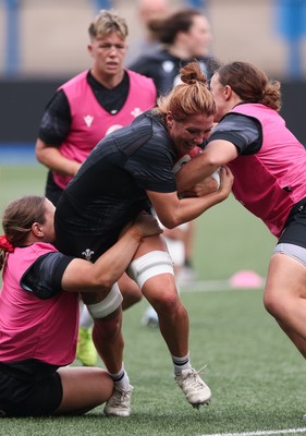 200625 - Wales Women Rugby Training Session - Georgia Evans during a training session in the build up to the two tests against Australia and the Women’s Rugby World Cup