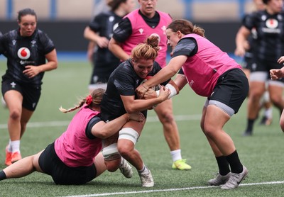 200625 - Wales Women Rugby Training Session - Georgia Evans during a training session in the build up to the two tests against Australia and the Women’s Rugby World Cup