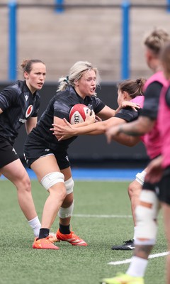 200625 - Wales Women Rugby Training Session - Alex Callender during a training session in the build up to the two tests against Australia and the Women’s Rugby World Cup