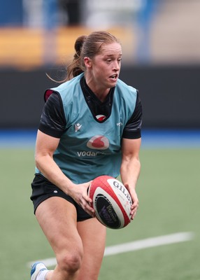 200625 - Wales Women Rugby Training Session - Lisa Neumann during a training session in the build up to the two tests against Australia and the Women’s Rugby World Cup