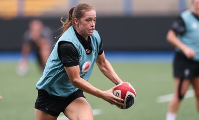 200625 - Wales Women Rugby Training Session - Lisa Neumann during a training session in the build up to the two tests against Australia and the Women’s Rugby World Cup