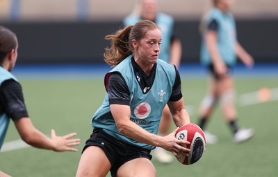 200625 - Wales Women Rugby Training Session - Lisa Neumann during a training session in the build up to the two tests against Australia and the Women’s Rugby World Cup