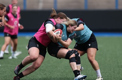 200625 - Wales Women Rugby Training Session - Gwen Crabb during a training session in the build up to the two tests against Australia and the Women’s Rugby World Cup