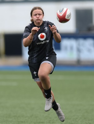 200625 - Wales Women Rugby Training Session - Lleucu George during a training session in the build up to the two tests against Australia and the Women’s Rugby World Cup