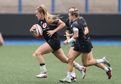 200625 - Wales Women Rugby Training Session - Hannah Jones during a training session in the build up to the two tests against Australia and the Women’s Rugby World Cup