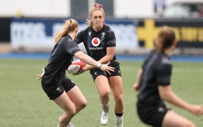 200625 - Wales Women Rugby Training Session - Hannah Jones during a training session in the build up to the two tests against Australia and the Women’s Rugby World Cup