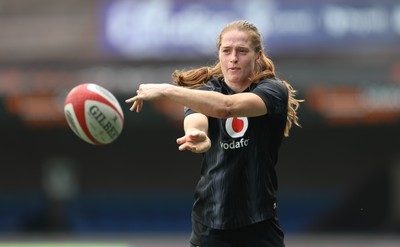 200625 - Wales Women Rugby Training Session - Lisa Neumann during a training session in the build up to the two tests against Australia and the Women’s Rugby World Cup