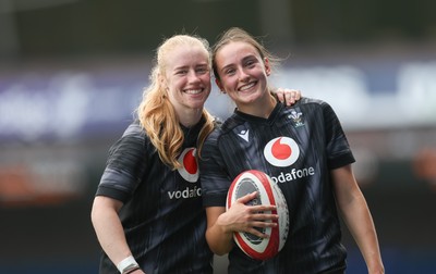 200625 - Wales Women Rugby Training Session - Catherine Richards and Nel Metcalfe during a training session in the build up to the two tests against Australia and the Women’s Rugby World Cup
