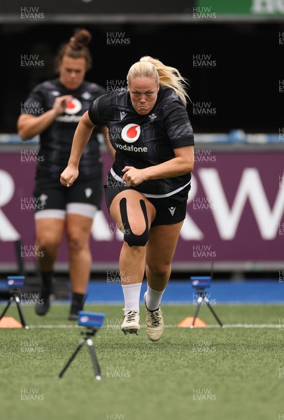 200625 - Wales Women Rugby Training Session - Kelsey Jones during a training session in the build up to the two tests against Australia and the Women’s Rugby World Cup