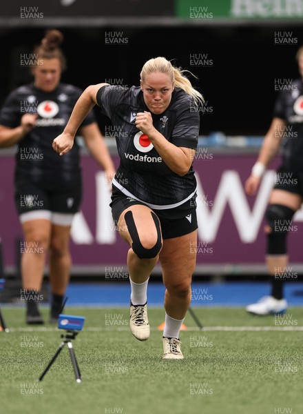 200625 - Wales Women Rugby Training Session - Kelsey Jones during a training session in the build up to the two tests against Australia and the Women’s Rugby World Cup