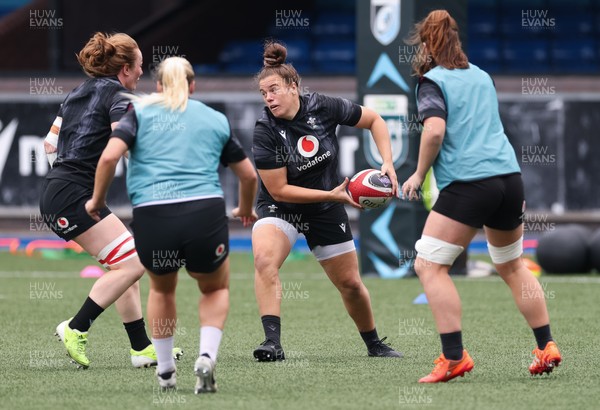 200625 - Wales Women Rugby Training Session - Carys Phillips during a training session in the build up to the two tests against Australia and the Women’s Rugby World Cup