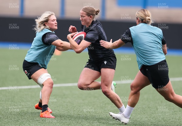 200625 - Wales Women Rugby Training Session -  Carys Cox during a training session in the build up to the two tests against Australia and the Women’s Rugby World Cup