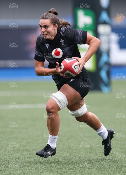 200625 - Wales Women Rugby Training Session -  Bryonie King during a training session in the build up to the two tests against Australia and the Women’s Rugby World Cup