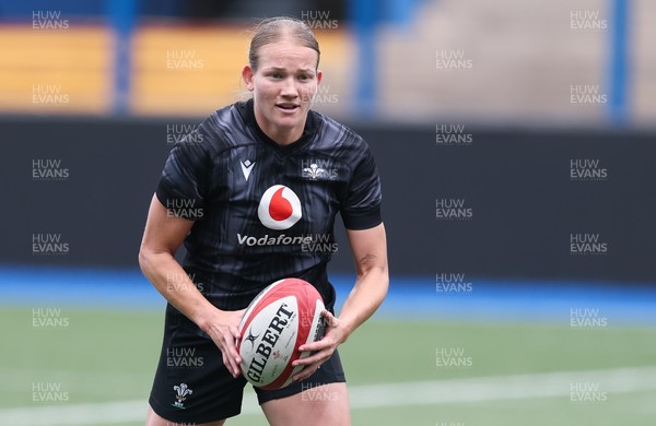200625 - Wales Women Rugby Training Session -  Carys Cox during a training session in the build up to the two tests against Australia and the Women’s Rugby World Cup