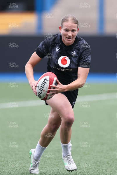 200625 - Wales Women Rugby Training Session -  Carys Cox during a training session in the build up to the two tests against Australia and the Women’s Rugby World Cup
