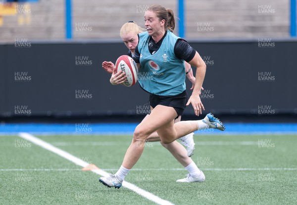 200625 - Wales Women Rugby Training Session - Lisa Neumann during a training session in the build up to the two tests against Australia and the Women’s Rugby World Cup