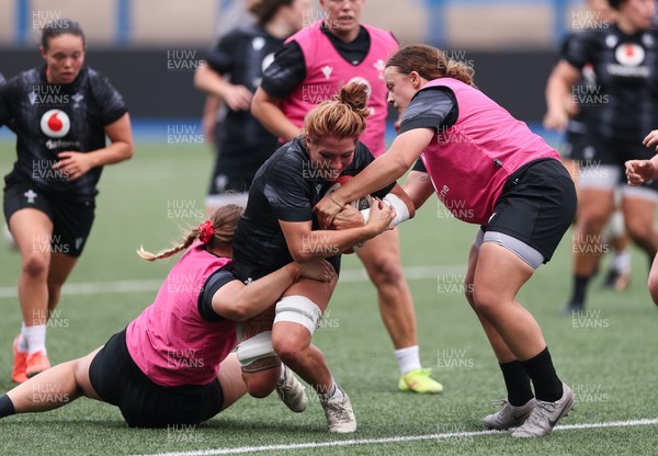 200625 - Wales Women Rugby Training Session - Georgia Evans during a training session in the build up to the two tests against Australia and the Women’s Rugby World Cup