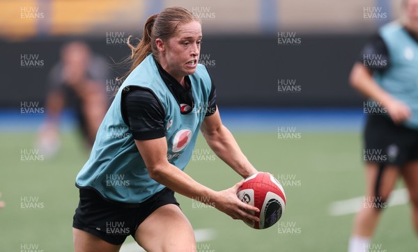 200625 - Wales Women Rugby Training Session - Lisa Neumann during a training session in the build up to the two tests against Australia and the Women’s Rugby World Cup