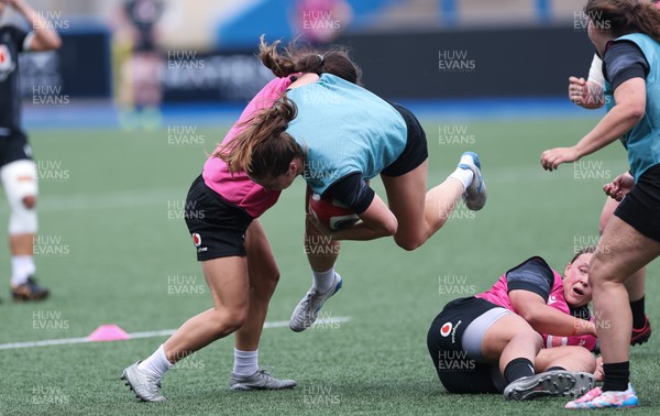 200625 - Wales Women Rugby Training Session - Lisa Neumann during a training session in the build up to the two tests against Australia and the Women’s Rugby World Cup