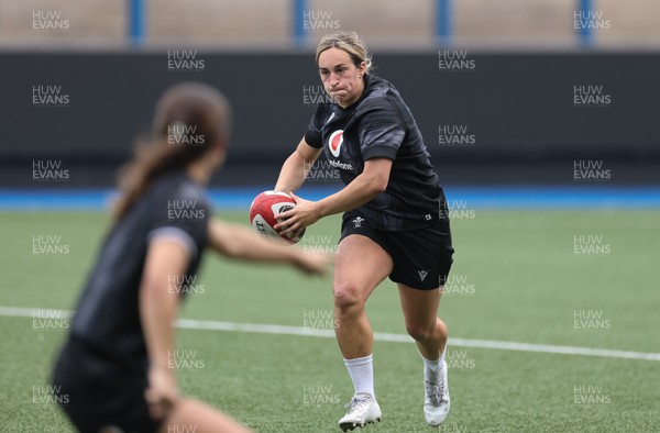 200625 - Wales Women Rugby Training Session - Courtney Keight during a training session in the build up to the two tests against Australia and the Women’s Rugby World Cup