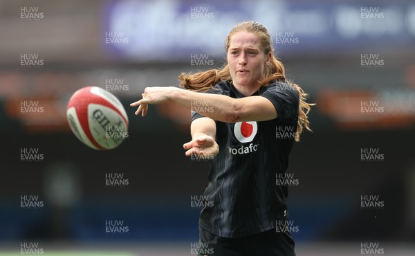 200625 - Wales Women Rugby Training Session - Lisa Neumann during a training session in the build up to the two tests against Australia and the Women’s Rugby World Cup