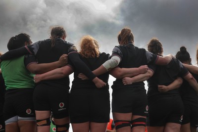 210323 - Wales Women Rugby Training Session - The Wales Women squad huddle together during a training session ahead of Wales’ opening Women’s 6 Nations match against Ireland