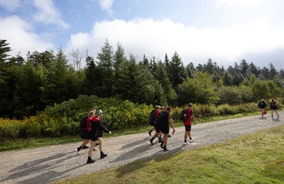 220822 - Wales Women Rugby in Canada - The Wales Women rugby squad arrive at their training base just outside Halifax for their first training session