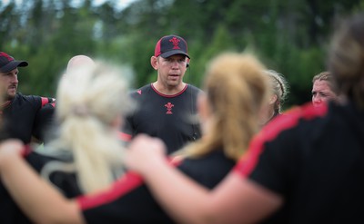 230822 - Wales Women Rugby Training Session - Wales’ head coach Ioan Cunningham during a training session against Canada ahead of their match this weekend