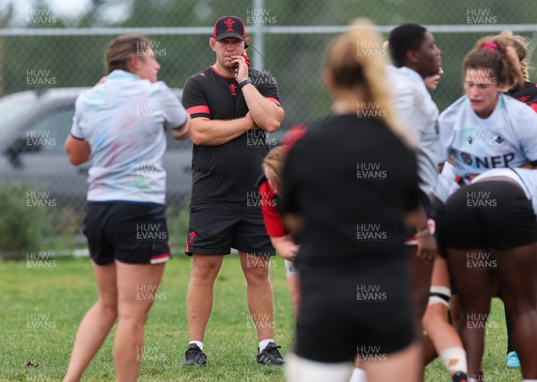 230822 - Wales Women Rugby Training Session - Wales’ head coach Ioan Cunningham during a training session against Canada ahead of their match this weekend