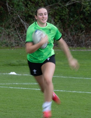 230926 Wales Women Rugby Training Session - Nel Metcalfe during a training session ahead of the WXV match against the USA
