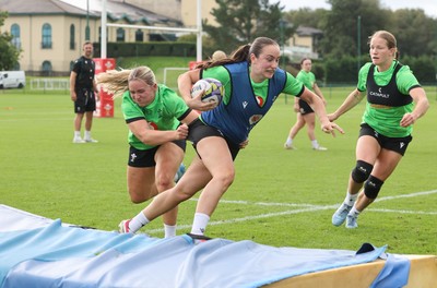 230926 Wales Women Rugby Training Session - Nel Metcalfe during a training session ahead of the WXV match against the USA