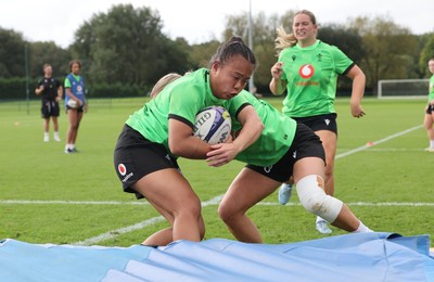 230926 Wales Women Rugby Training Session - Jenna De Vera during a training session ahead of the WXV match against the USA
