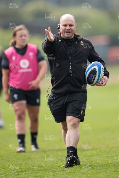 240425 - Wales Women Training Session - Wales Women head coach Sean Lynn during a training session ahead of Wales’ final Guinness Women’s Six Nations match against Italy