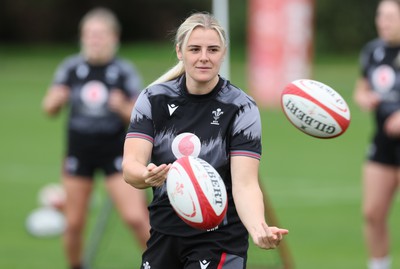 240823 - Wales Women Training session - Carys Williams-Morris during training session