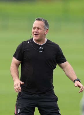 240823 - Wales Women Training session - Shaun Connor during training session