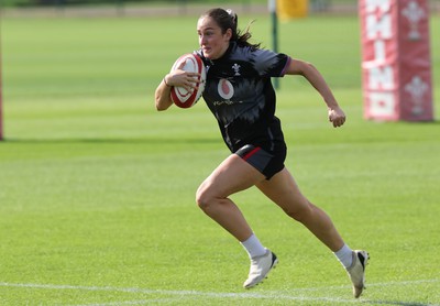 240823 - Wales Women Training session - Nel Metcalfe during training session