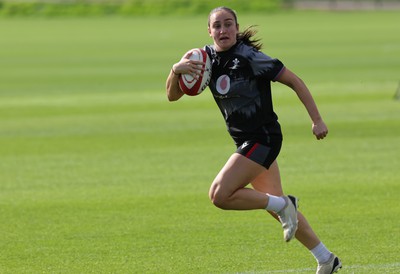 240823 - Wales Women Training session - Nel Metcalfe during training session