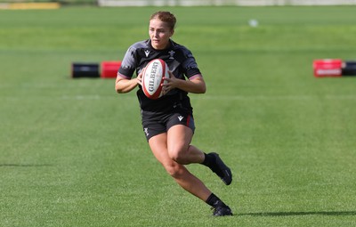 240823 - Wales Women Training session - Niamh Terry during training session