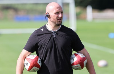 240823 - Wales Women Training session - Mike Hill during training session