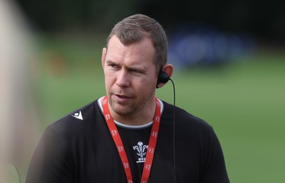 240823 - Wales Women Training session - Ioan Cunningham at the end of the training session