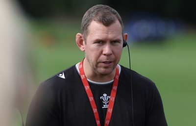 240823 - Wales Women Training session - Ioan Cunningham at the end of the training session