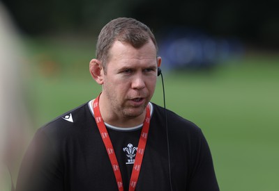 240823 - Wales Women Training session - Ioan Cunningham at the end of the training session