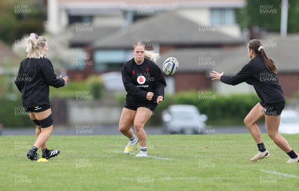 241023 - Wales Women Rugby Training Session - Kelsey Jones during a training session ahead of their WXV1 match against New Zealand in Dunedin