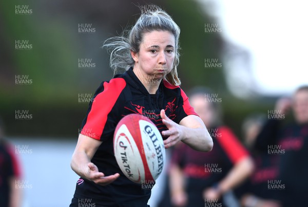 250422 - Wales Women Rugby Training - Elinor Snowsill during training